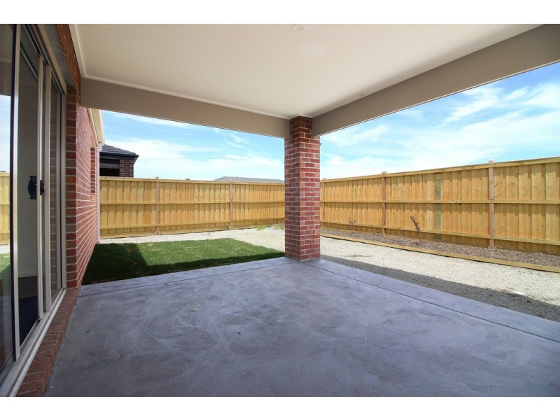 23 McNaughton Crescent, Berwick VIC 3806