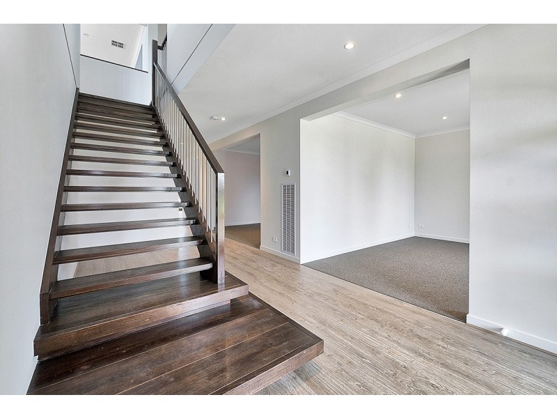 6 Spearwood Rise, Cranbourne West VIC 3977