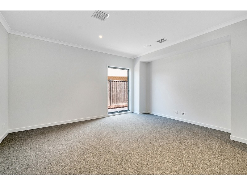 6 Spearwood Rise, Cranbourne West VIC 3977