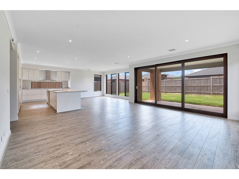 6 Spearwood Rise, Cranbourne West VIC 3977