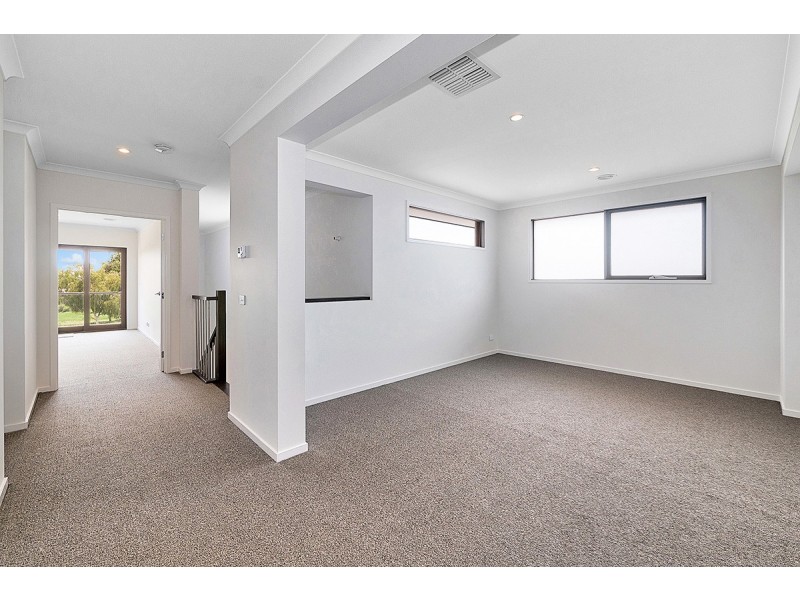 6 Spearwood Rise, Cranbourne West VIC 3977