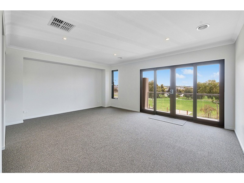 6 Spearwood Rise, Cranbourne West VIC 3977