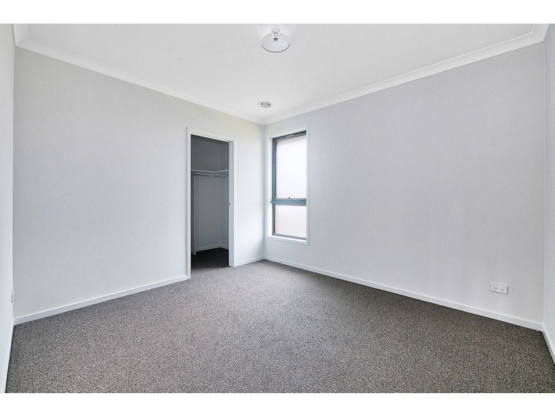 6 Spearwood Rise, Cranbourne West VIC 3977