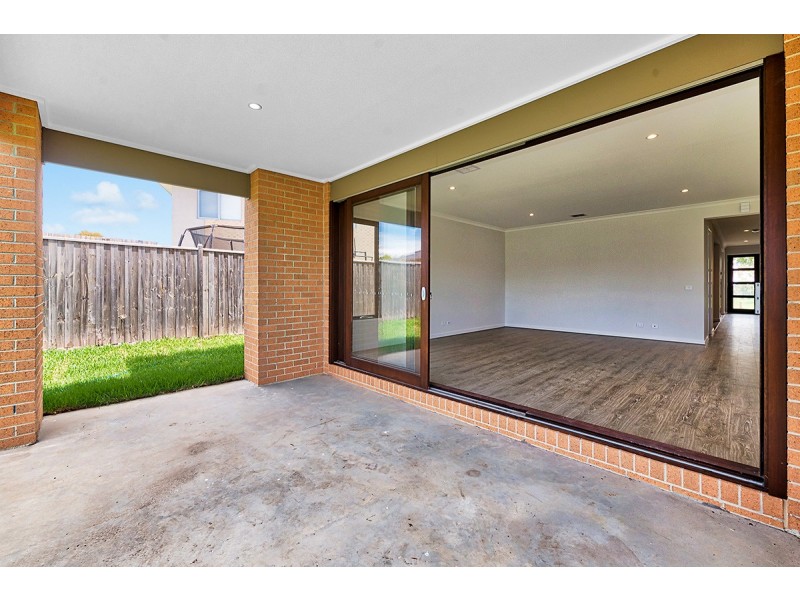 6 Spearwood Rise, Cranbourne West VIC 3977