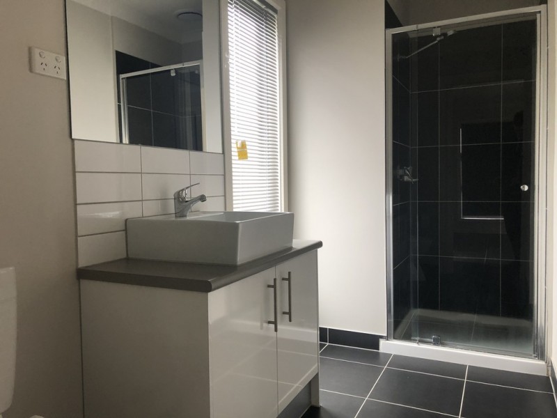 17 Queenie Way, Cranbourne West VIC 3977