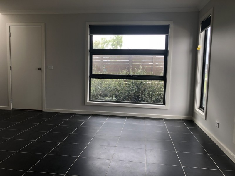 17 Queenie Way, Cranbourne West VIC 3977