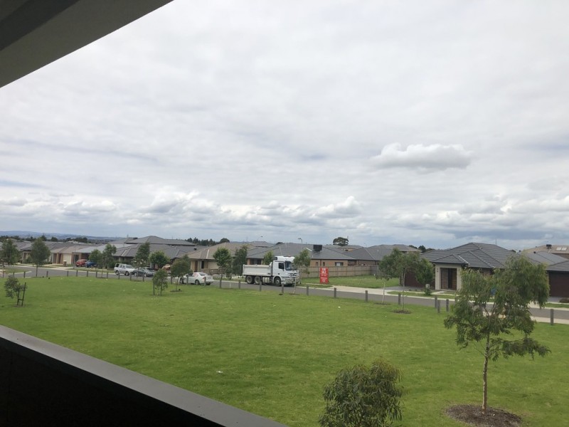 17 Queenie Way, Cranbourne West VIC 3977