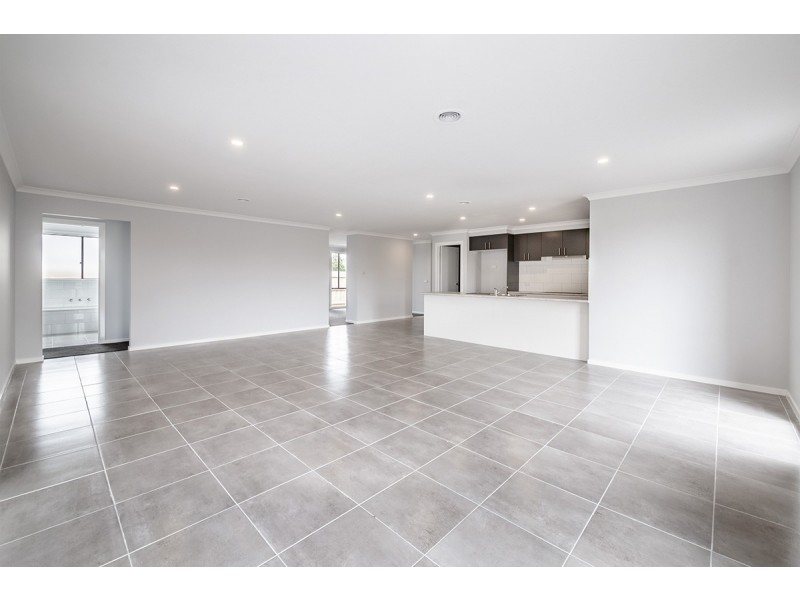 35 Alexandra Avenue, Koo Wee Rup VIC 3981