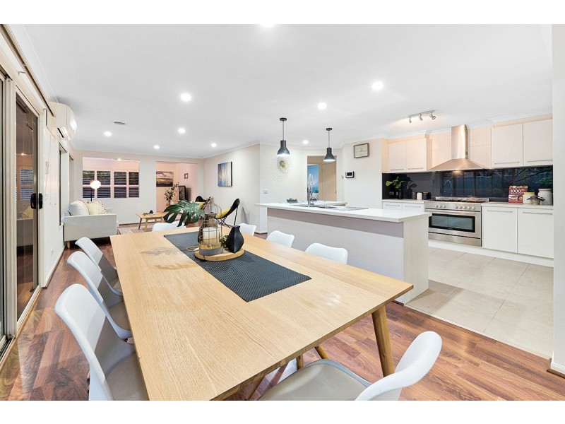 4 Castawellan Street, Lyndhurst VIC 3975