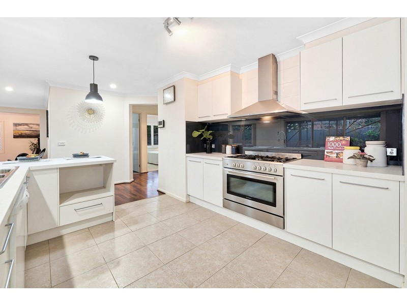 4 Castawellan Street, Lyndhurst VIC 3975