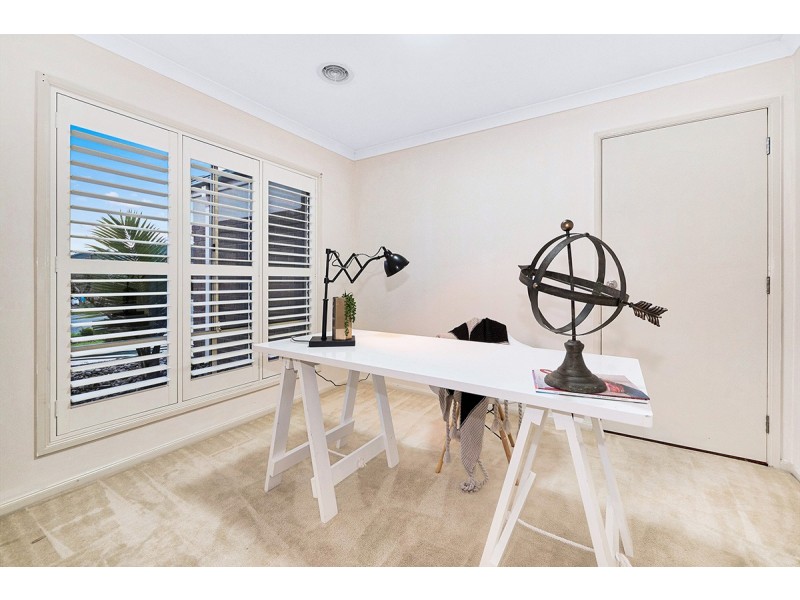 4 Castawellan Street, Lyndhurst VIC 3975