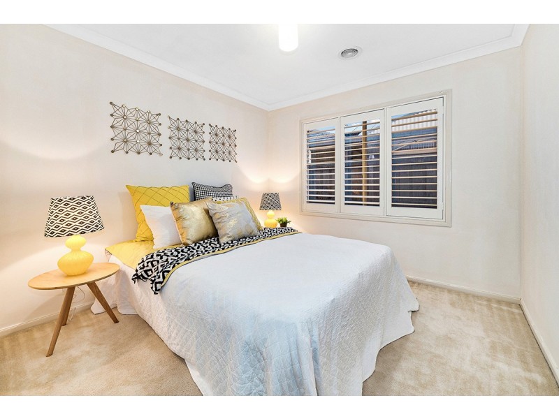 4 Castawellan Street, Lyndhurst VIC 3975