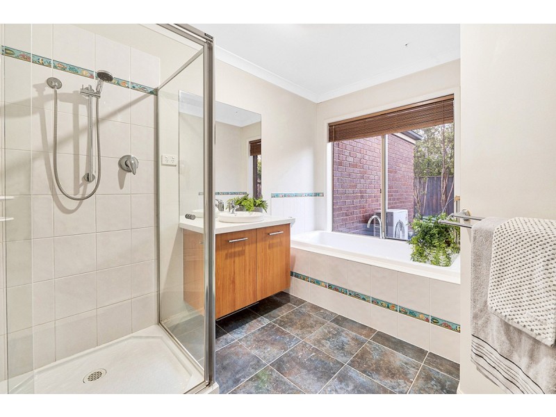 4 Castawellan Street, Lyndhurst VIC 3975