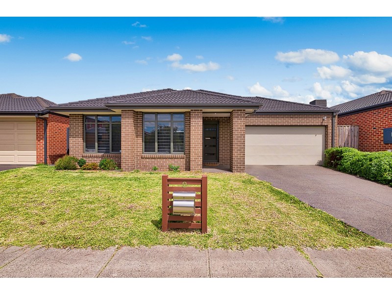 8 Alice Mary Road, Cranbourne West VIC 3977