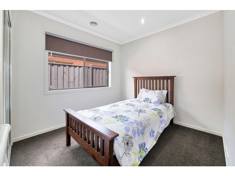 8 Alice Mary Road, Cranbourne West VIC 3977
