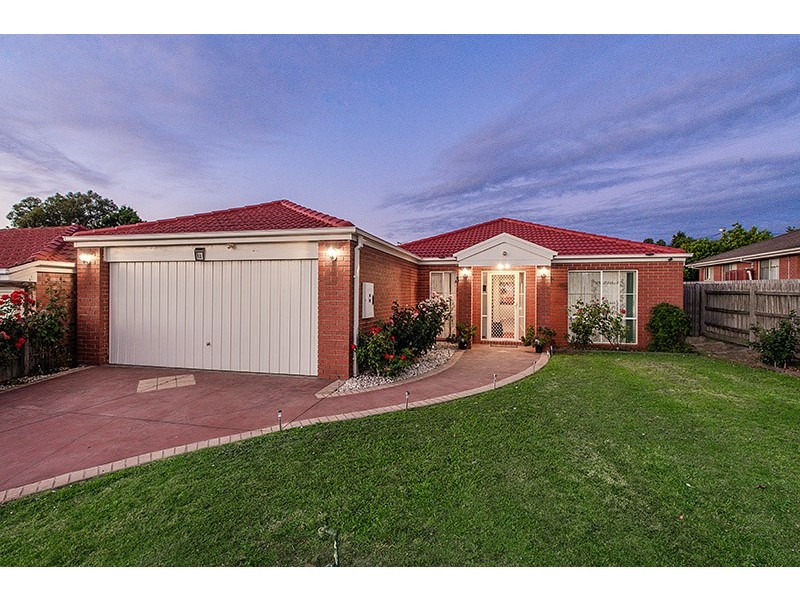 12 Manatoka Crescent, Hampton Park VIC 3976