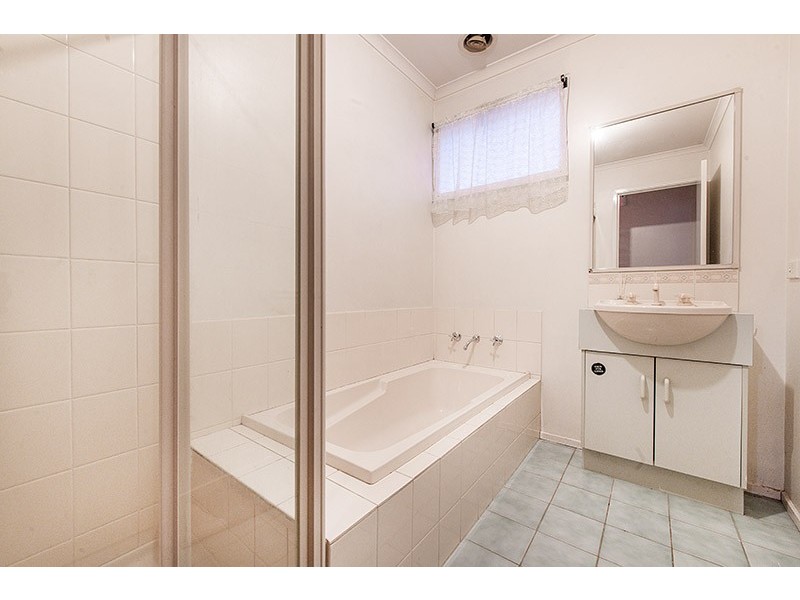 12 Manatoka Crescent, Hampton Park VIC 3976