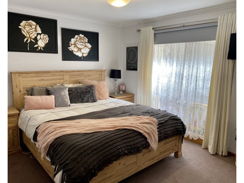 61 Willora Crescent, Cranbourne West VIC 3977