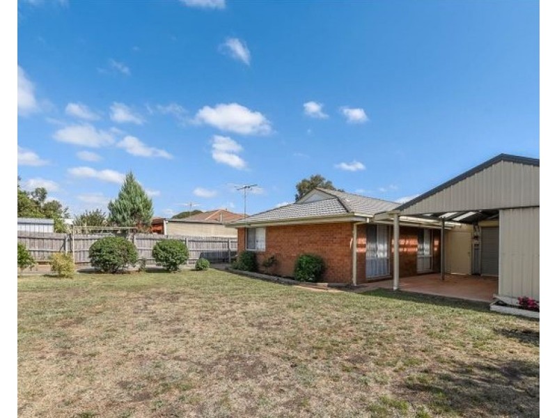 61 Willora Crescent, Cranbourne West VIC 3977