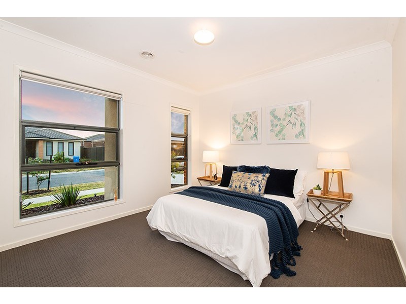 38 Quattro Avenue, Cranbourne East VIC 3977