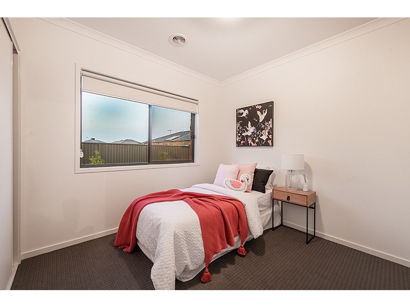 38 Quattro Avenue, Cranbourne East VIC 3977