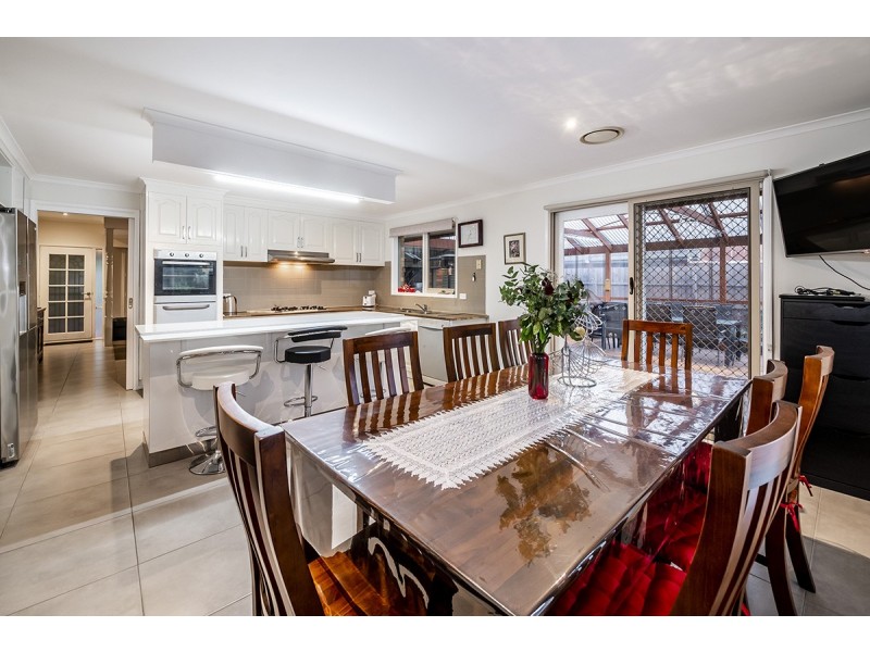 6 Bolwarra Court, Cranbourne West VIC 3977