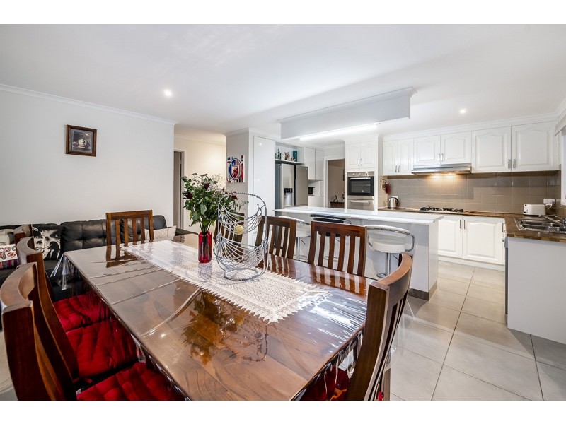 6 Bolwarra Court, Cranbourne West VIC 3977