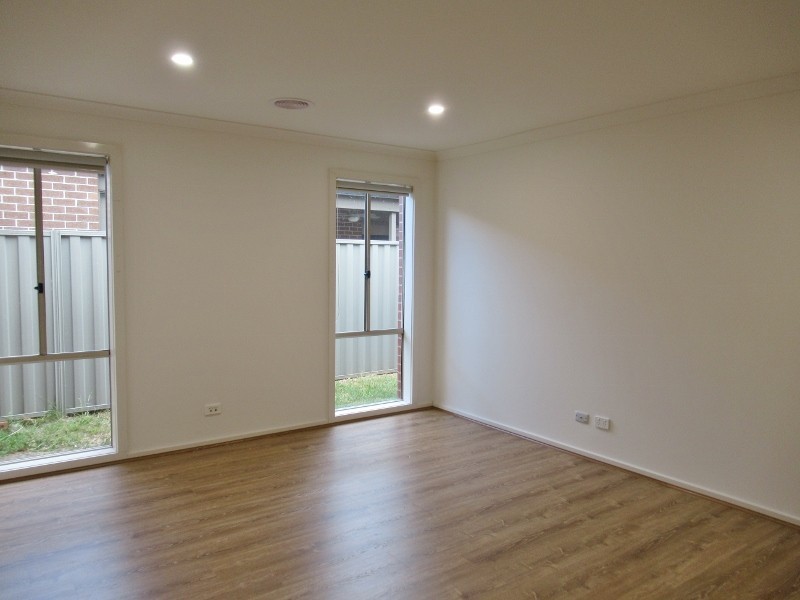 17 Beagle Street, Cranbourne East VIC 3977