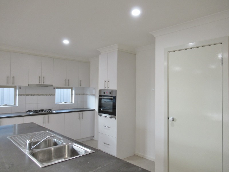 17 Beagle Street, Cranbourne East VIC 3977