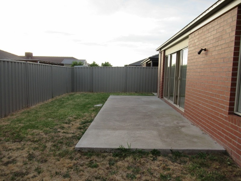 17 Beagle Street, Cranbourne East VIC 3977