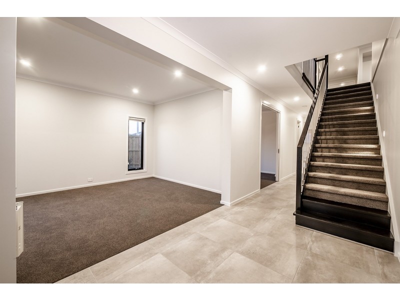 7 Carberry Drive, Clyde North VIC 3978