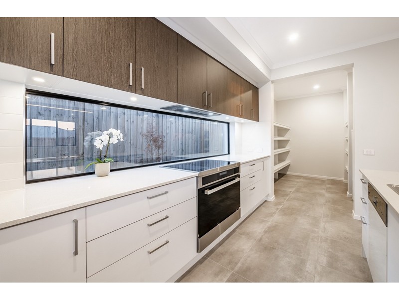 7 Carberry Drive, Clyde North VIC 3978