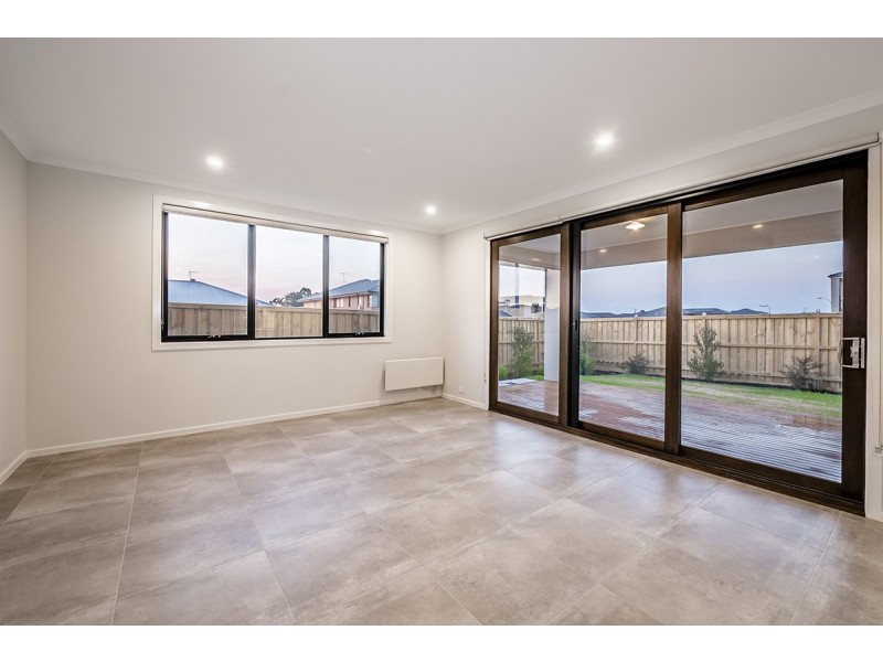 7 Carberry Drive, Clyde North VIC 3978