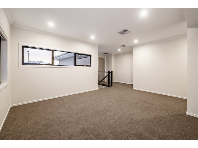 7 Carberry Drive, Clyde North VIC 3978