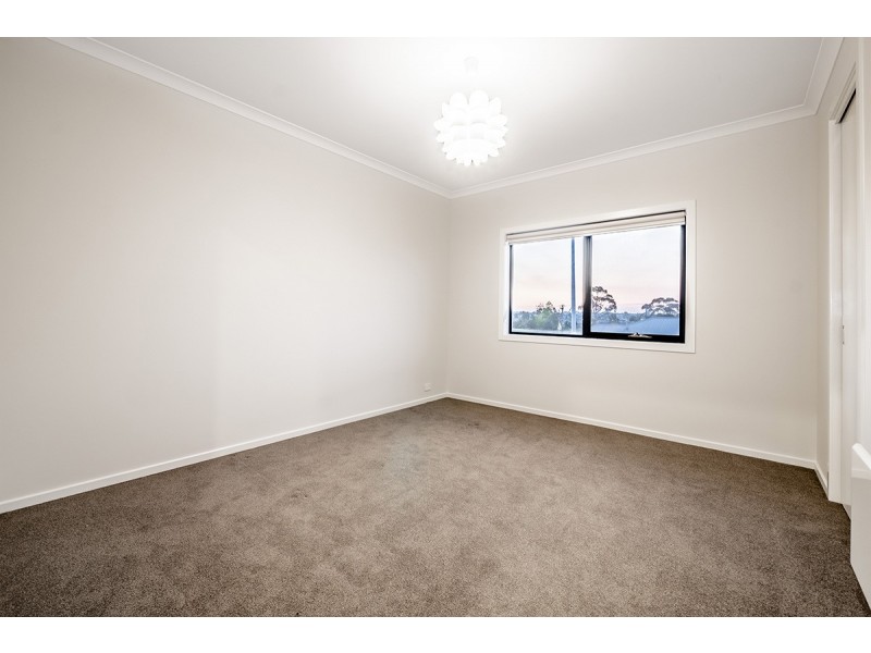 7 Carberry Drive, Clyde North VIC 3978