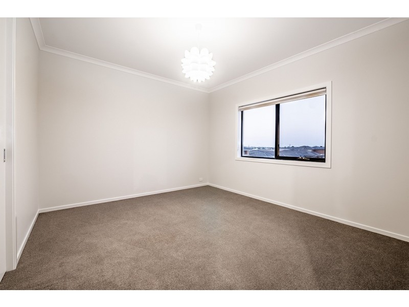 7 Carberry Drive, Clyde North VIC 3978