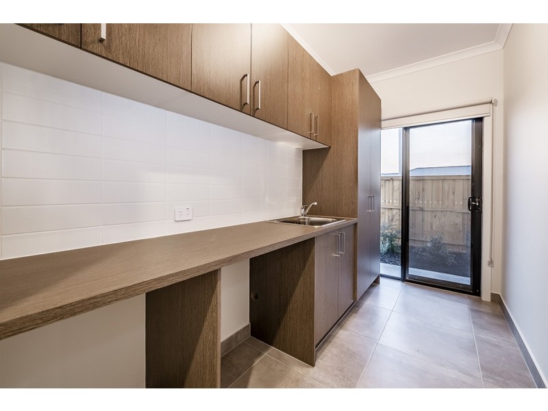 7 Carberry Drive, Clyde North VIC 3978