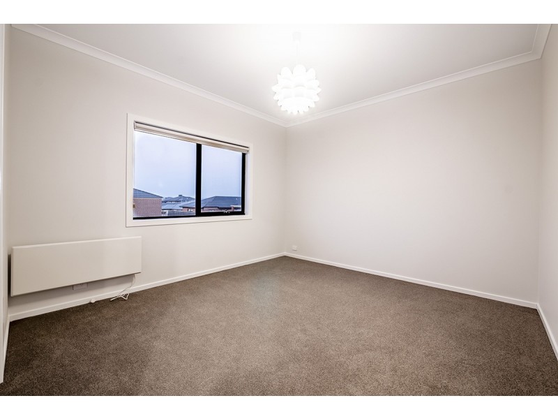 7 Carberry Drive, Clyde North VIC 3978