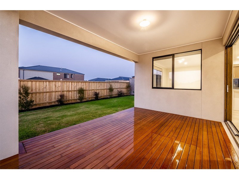 7 Carberry Drive, Clyde North VIC 3978