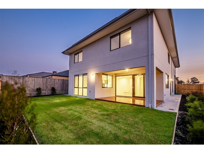 7 Carberry Drive, Clyde North VIC 3978