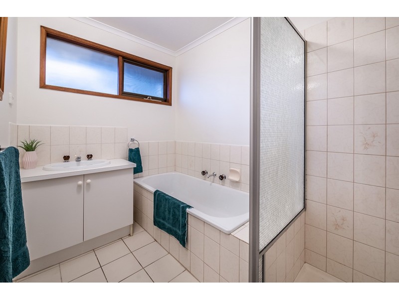 2 Rachel Drive, Cranbourne North VIC 3977