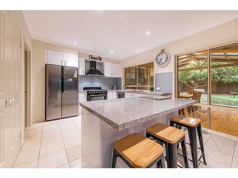 10 Sunningdale Crescent, Cranbourne VIC 3977