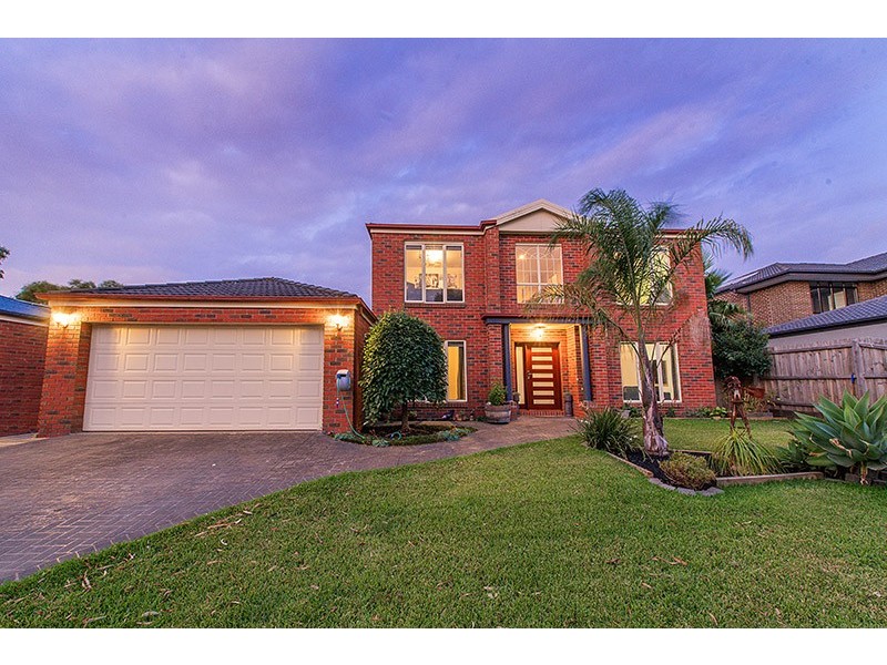 10 Sunningdale Crescent, Cranbourne VIC 3977