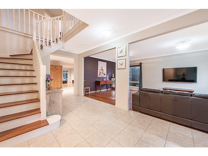 10 Sunningdale Crescent, Cranbourne VIC 3977