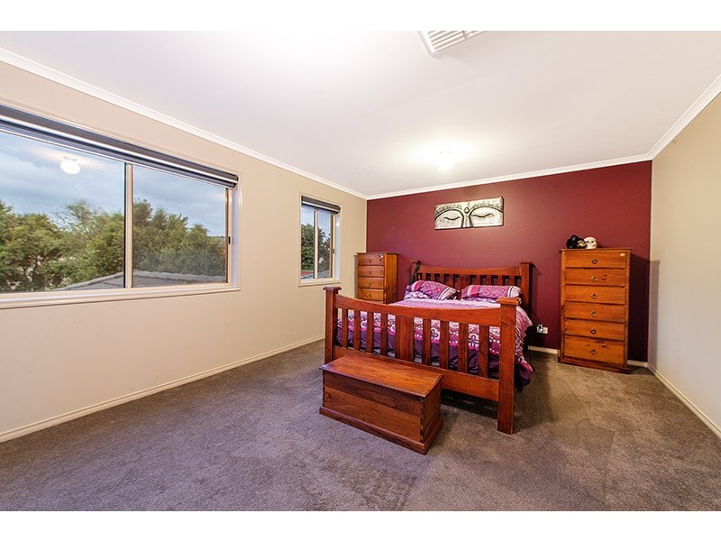 10 Sunningdale Crescent, Cranbourne VIC 3977