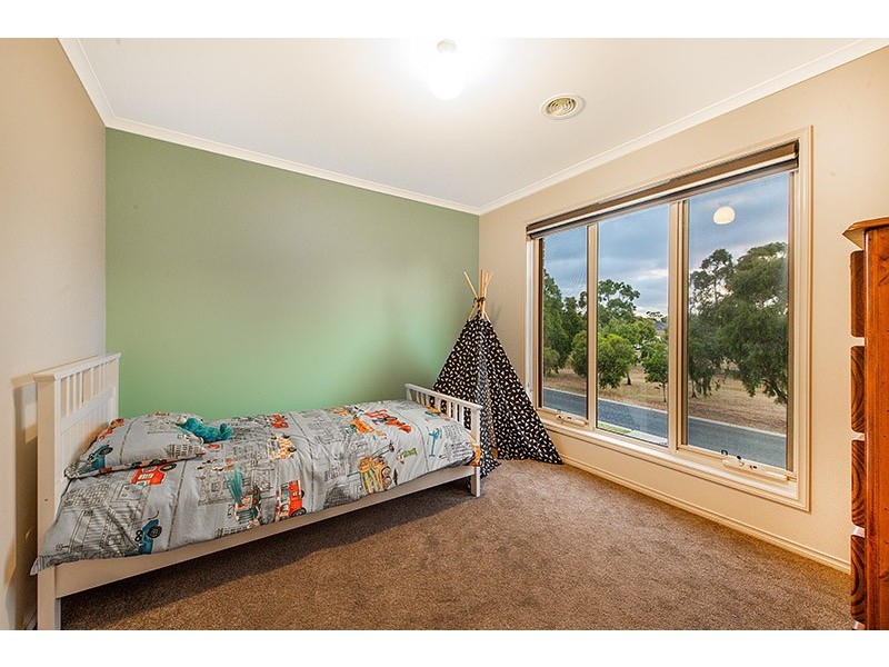 10 Sunningdale Crescent, Cranbourne VIC 3977