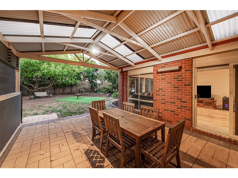 10 Sunningdale Crescent, Cranbourne VIC 3977