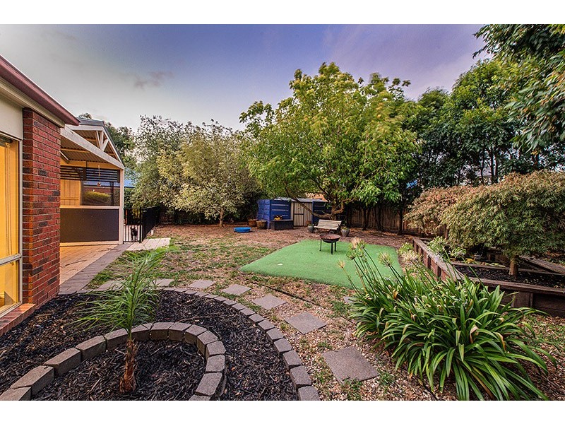 10 Sunningdale Crescent, Cranbourne VIC 3977