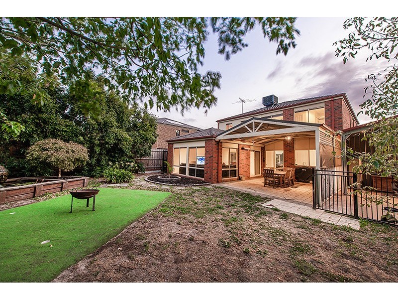 10 Sunningdale Crescent, Cranbourne VIC 3977