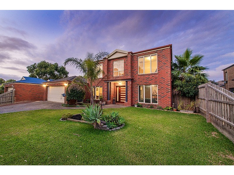 10 Sunningdale Crescent, Cranbourne VIC 3977